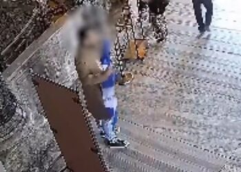 «Απερισκεψία χωρίς κακή πρόθεση»: Συγγενής συλληφθέντων που άνοιξαν ελληνική σημαία στην Αγιά Σοφιά