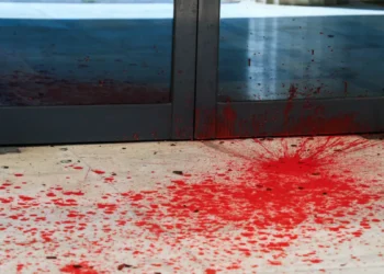 Εφετείο Αθηνών: Η Ένωση Διοικητικών  Δικαστών καταγγέλλει την «έλλειψη μέτρων φύλαξης» μετά την επίθεση με κόκκινη μπογιά