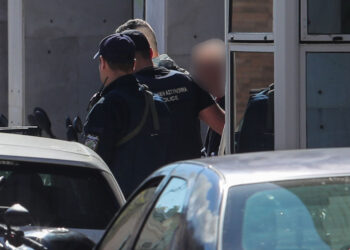 Επίθεση σε ΕΦΚΑ και Πρωτοδικείο: Για απόπειρα ανθρωποκτονίας κατά συρροή κατηγορείται ο 89χρονος