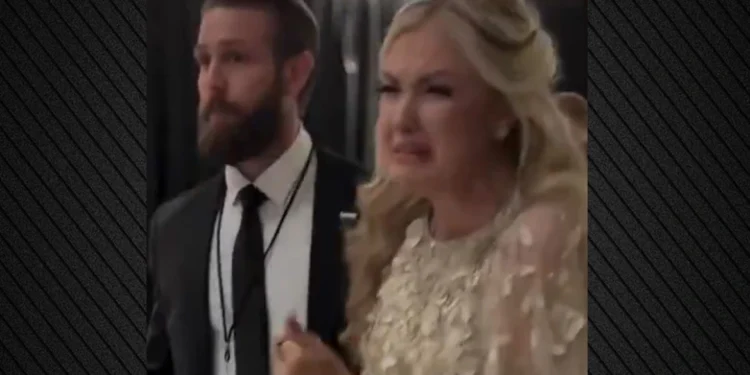 Έντρομη και με δάκρυα στα μάτια απομακρύνθηκε από την εκδήλωση η χήρα του Τσάρλι Κερκ- «Θέλω να πάω σπίτι»