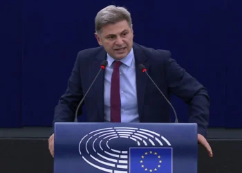 Ανακοινώνεται η ένταξη του Φαραντούρη στο ΠΑΣΟΚ