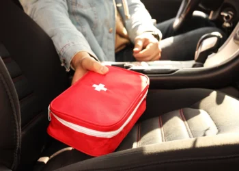 Αλλάζει το φαρμακείο του αυτοκινήτου: Τι πρέπει να περιέχει από τις 18 Ιουνίου