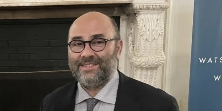 Το πλοίο του εφοπλιστή Γιώργου Γιουρούκου χτύπησαν στα Στενά του Ορμούζ – Ποιος είναι ο εφοπλιστής