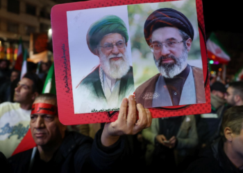 Axios: Πώς ο ανώτατος ηγέτης του Ιράν κατέληξε σε εκεχειρία με τον Τραμπ