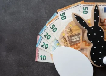 Δώρο Πάσχα 2026: Έως σήμερα η καταβολή του – Τι πρέπει να γνωρίζουν οι εργαζόμενοι
