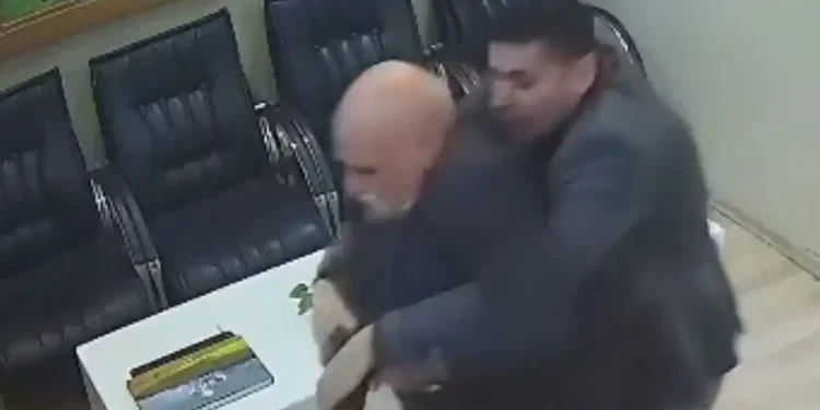 Τουρκία: Ηλικιωμένος μπήκε σε κυβερνητικό κτίριο και επιτέθηκε με μπαλτά σε υπάλληλο