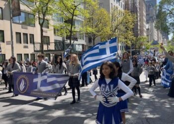 Νέα Υόρκη: Στα γαλανόλευκα η Πέμπτη Λεωφόρος για τα 205 χρόνια από την επανάσταση του 1821