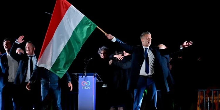 Ουγγαρία: Ποιος είναι ο Πέτερ Μαγιάρ που πήρε το «τιμόνι» από τον Βίκτορ Όρμπαν μετά από 16 χρόνια