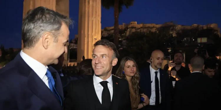 Μακρόν σε Μητσοτάκη: Αν η Τουρκία απειλήσει την Ελλάδα θα είμαστε εδώ, αυτός είναι ο ορισμός της φιλίας