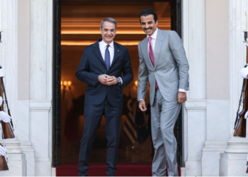 Ο Πρωθυπουργός υποδέχθηκε όλο χαρά τον Εμίρη του Κατάρ