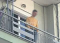 Θεσσαλονίκη: Φοιτητής απειλεί να πέσει από τον 3ο όροφο πολυκατοικίας – Zητάει βοήθεια ψυχολόγου