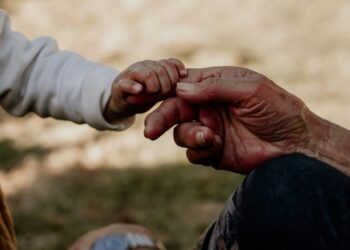 Νταντάδες της Γειτονιάς: Ανοίγει τη Δευτέρα η πλατφόρμα – Όλες οι προϋποθέσεις