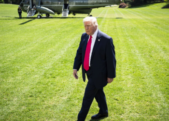 Τραμπ: Σκληραίνει τη στάση για τα Στενά του Ορμούζ – Νέες απειλές προς το Ιράν