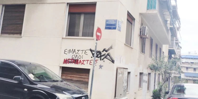 Αδιανόητο περιστατικό στο Παγκράτι: Οδηγός μηχανής επιτέθηκε και έσπασε το πόδι 23χρονης επειδή δεν μπορούσε να περιμένει να παρκάρει