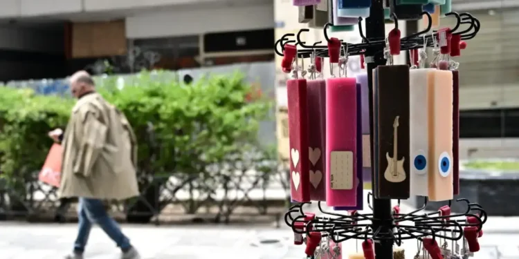 Εορταστικό ωράριο Πάσχα 2026: Πώς θα λειτουργήσουν τα καταστήματα σήμερα Μ. Παρασκευή