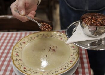 Καβγάς Ελλήνων και Τούρκων για τον πατσά: «Τον έτρωγαν οι Μνηστήρες της Πηνελόπης», «το πωλούσαν στην Κωνσταντινούπολη το 1700»