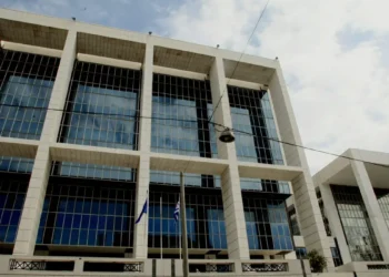 Ρακοσυλλέκτης γάζωσε πολίτες σε δύο διαφορετικά σημεία στην Αθήνα – Τέσσερις τραυματίες