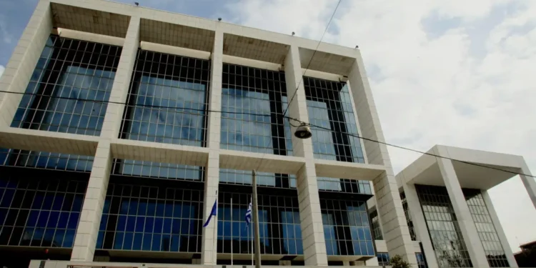 Ρακοσυλλέκτης γάζωσε πολίτες σε δύο διαφορετικά σημεία στην Αθήνα – Τέσσερις τραυματίες