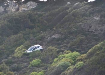 Τρόμος για μητέρα και παιδί στη Ρόδο: Ο εν διαστάσει σύζυγος προσπάθησε να ρίξει το αυτοκίνητό τους στον γκρεμό