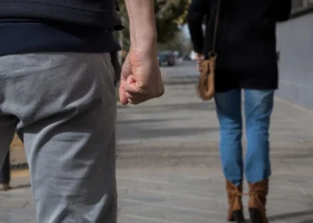 Φυλάκιση ενός έτους με αναστολή σε 35χρονο stalker: Έγινε η «σκιά» 26χρονης επί 4 χρόνια, της έστελνε μηνύματα και της ζητούσε να παντρευτούν