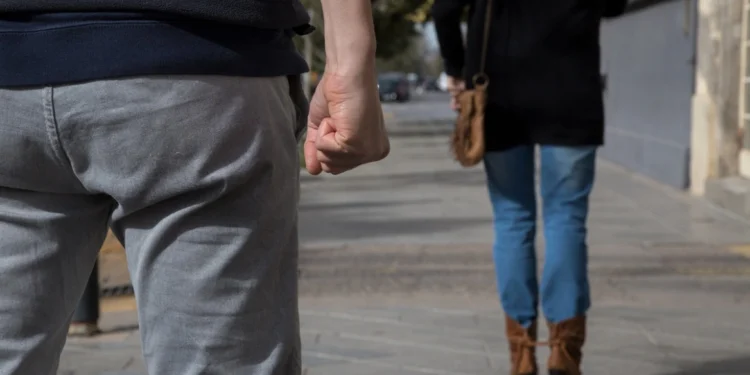 Φυλάκιση ενός έτους με αναστολή σε 35χρονο stalker: Έγινε η «σκιά» 26χρονης επί 4 χρόνια, της έστελνε μηνύματα και της ζητούσε να παντρευτούν