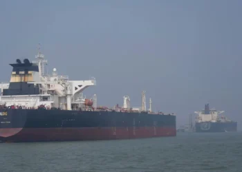 Πέρασαν τα δύο πρώτα πλοία από τα Στενά του Ορμούζ – Το πρώτο είναι ελληνόκτητο