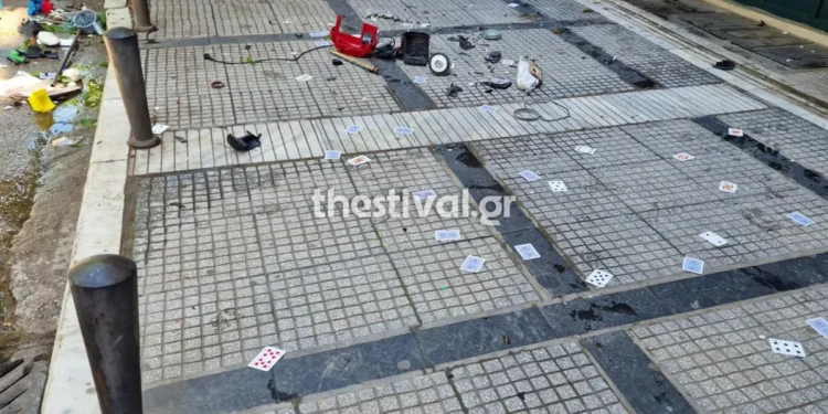 Θεσσαλονίκη: Αναστάτωση από ανήλικο που πετούσε αντικείμενα από τον 6ο όροφο(Βίντεο)