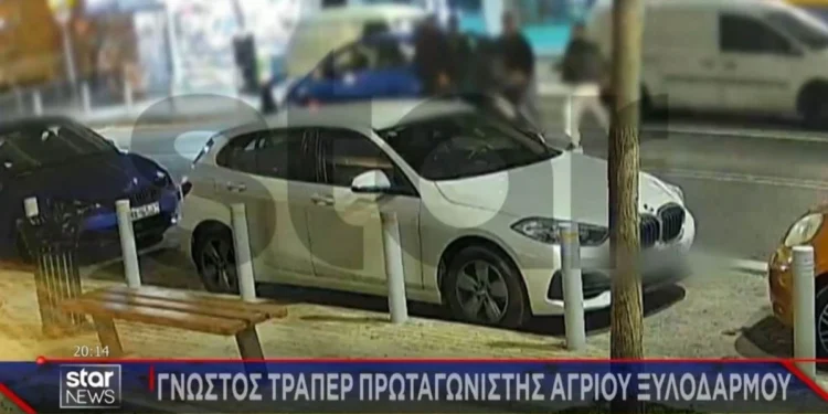 Πασίγνωστος τράπερ «παίζει» μπουνιές σε κεντρικό δρόμο της Πετρούπολης