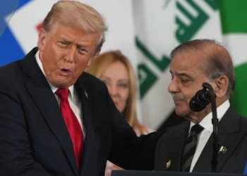 BBC: Γιατί μόνο το Πακιστάν μπορούσε να φέρει ΗΠΑ και Ιράν σε συμφωνία, η «αδελφική» σχέση και ο αγαπημένος στρατάρχης του Τραμπ