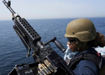 Wall Street Journal: Έτοιμα να βοηθήσουν τις ΗΠΑ να ανοίξουν τα Στενά του Ορμούζ δια της βίας τα ΗΑΕ