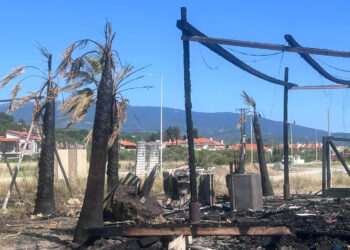 Λάρισα: Φωτιά κατέκαψε γνωστό beach bar στον Αγιόκαμπο – Στάχτη όλη η επιχείρηση