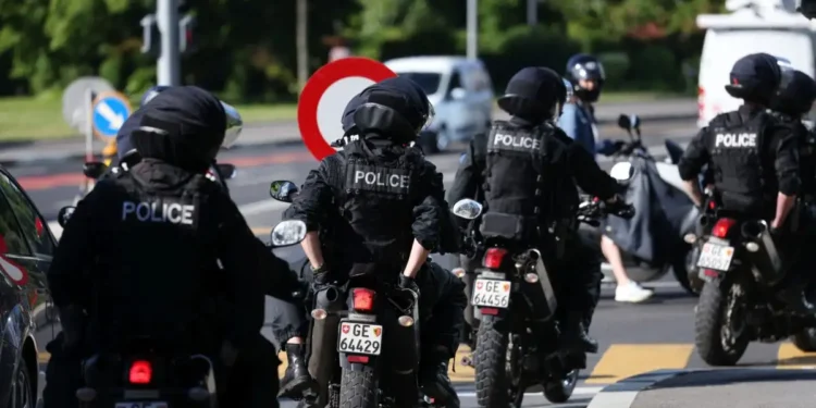 Συναγερμός στην Ελβετία: Άνδρας επιτέθηκε με μαχαίρι σε περαστικούς σε σιδηροδρομικό σταθμό – Φώναζε «Αλλάχου Άκμπαρ», 4 τραυματίες