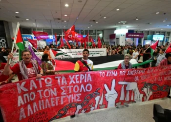 Global Sumud Flotilla: Στην Αθήνα οι 19 που κρατούνταν στο Ισραήλ – Ένταση στο «Ελ. Βενιζέλος»