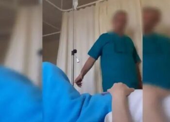 «Φακελάκι»: «Με ακολουθούσε στους διαδρόμους μέχρι να πω “ναι”» – Η καταγγελία του γιου της ασθενούς