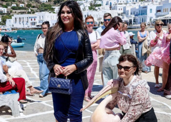 Κίμπερλι Γκιλφόιλ στη Μύκονο: Έμαθε… ελληνικά και είπε «μ@@…» τον συνεργάτη της