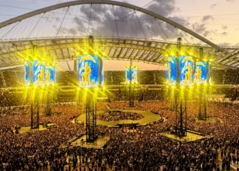 Οι Metallica γκρέμισαν το ΟΑΚΑ: Υπερθέαμα με Ζορμπά, Τρύπες και πάνω από 85.000 θαυμαστές – Δείτε όσα έγιναν στη μεγάλη συναυλία