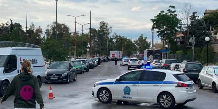 Μικρολίμανο: Αστυνομικοί πυροβόλησαν και τραυμάτισαν άνδρα που έβγαλε όπλο σε έλεγχο, είχε πάνω του και έξι χειροβομβίδες