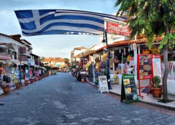 Πανικός στη Χαλκιδική: 32χρονος μαχαίρωσε οικογένεια – Τους πέρασε για Ρώσους