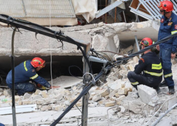 Κατάρρευση κτηρίου στα Πετράλωνα: Εντοπίστηκαν οι 4 πιθανοί αγνοούμενοι – Συνεχίζονται οι έρευνες