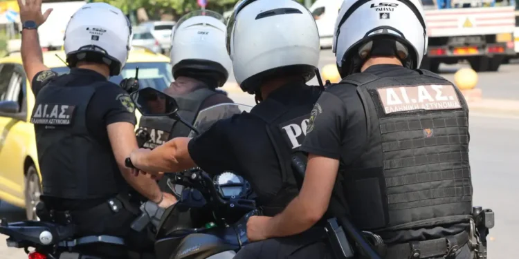 Πρώην ποδοσφαιριστής «εγκέφαλος» σπείρας που «έσπρωχνε» κοκαΐνη σε κλαμπ – Συνελήφθη αστυνομικός, κατηγορείται ειδικός φρουρός