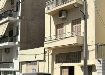 Πετράλωνα: «Χτυπούσαν τα κουδούνια και βγήκαμε έξω» – Πώς σώθηκαν οι ένοικοι από την κατάρρευση