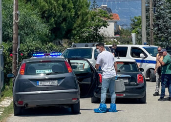 Αίγιο: «Ξύπνησα και τους βρήκα νεκρούς» – Δεν «σπάει» ο συλληφθείς, τι περιμένουν οι Αρχές