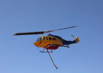 Μέτσοβο: Έπεσε πυροσβεστικό ελικόπτερο στη Λίμνη Αώου – 2 τραυματίες