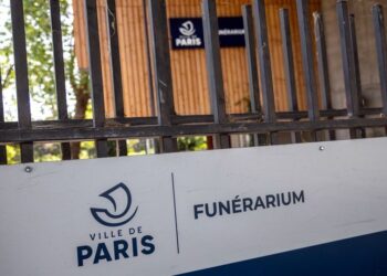 Καύσωνας: Γέμισαν τα νεκροτομεία και τα γραφεία τελετών στο Παρίσι – «Στείλτε πιο μακριά τις σορούς»
