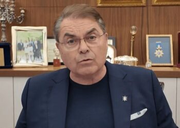 Άργος: Ανάρτηση υπέρ των αστυνομικών και από τον πρώην δήμαρχο: Αν μπουν σπίτι σας με πιστόλια να μην πάρετε τηλέφωνο την αστυνομία, να πάρετε έναν παππά