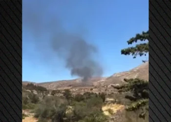 Φωτιά τώρα στην Πάρο: Σηκώθηκαν 3 εναέρια, 112 για εκκενώσεις 4 περιοχών