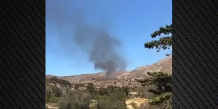 Φωτιά τώρα στην Πάρο: Σηκώθηκαν 3 εναέρια, 112 για εκκενώσεις 4 περιοχών