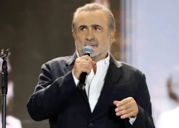 Ο Λάκης Λαζόπουλος καταγγέλλει: Οδηγούμαστε στη Μυκονοποίηση της Πάρου και στην απαξίωση της ομορφιάς