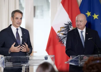 Μητσοτάκης από Αυστρία: Δεν υπάρχουν μαγικές λύσεις για τις τιμές στα καύσιμα, ευρωπαϊκά μέτρα αν ξεφύγει ξανά η κρίση