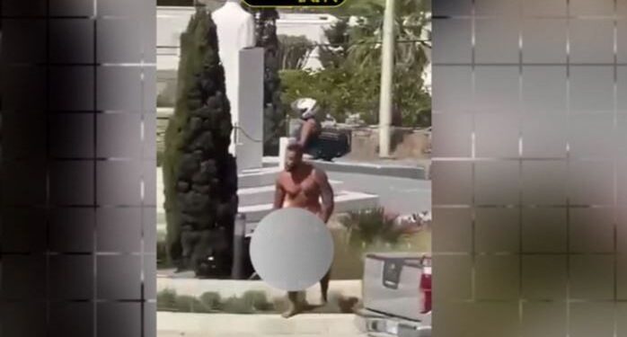 Συνέβη και αυτό στη Μύκονο: Γυμνός τουρίστας φωτογραφιζόταν στο άγαλμα του Καραμανλή